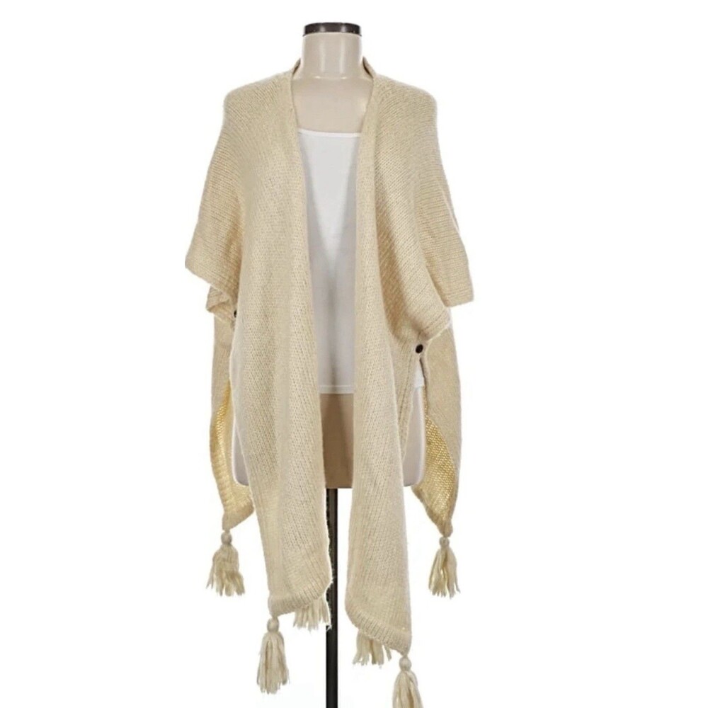 Anthropologie/Do Everything in Love Ivory Crocheted Poncho Shawl